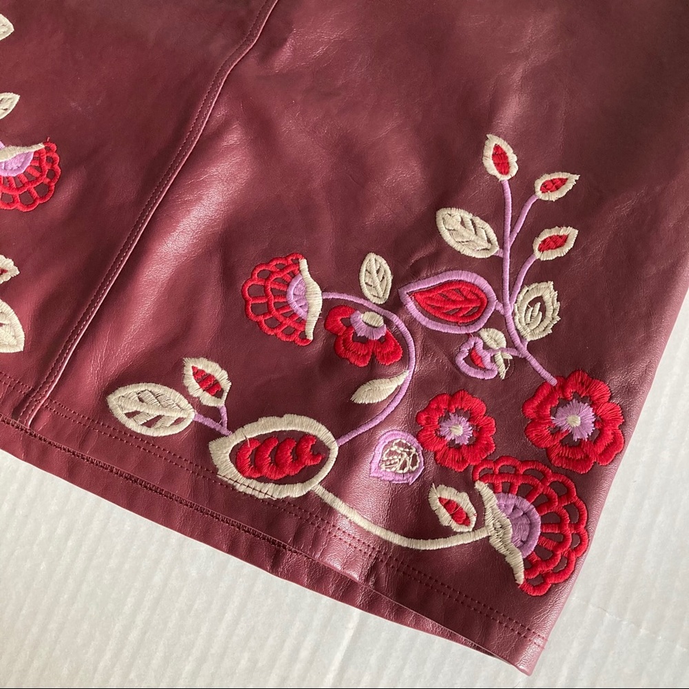 RJC | EMBROIDERED FAUX LEATHER MINI SKIRT | M - Picture 4 of 16
